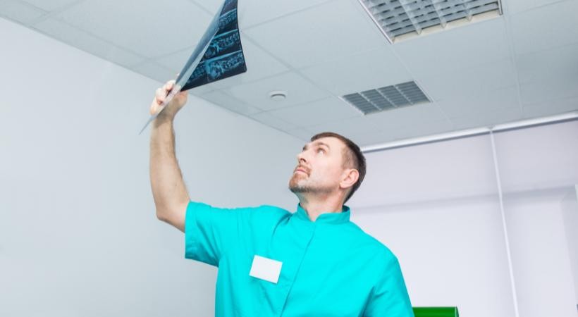 Anamnese, exame físico e interpretação de exames de imagem